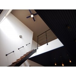 吹抜け天井への改修をご採用頂きました。
リビングに明るい光が差し込むようになりました。