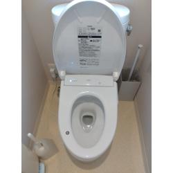 TOTO　ピュアレストEX
超節水の４．８Ｌ洗浄とすっきりデザインで、お掃除しやすいタンク式トイレです。
