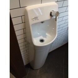 1F・2Fのトイレに新規で手洗い器を取り付け、CFシートも張替えました。