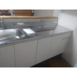 流し台と玄関屋根の柱を取り替えました。