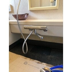 TOTO TBV03401J コンフォートシャワー水栓 コンフォートシャワーとは「節水」と「適度な刺激感」を両立したシャワーです。新開発のノズルで大粒の水玉をスイングしながら勢いよく吐水。スプレーシャワーとミックスし、適度な刺激のある浴び心地で「節水」を実現します。