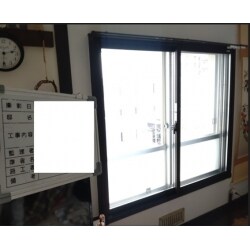 4カ所の窓にリクシル ふかし枠とインプラス窓を設置いたしました。先進的窓リノベ事業補助金を適用いただいています。