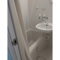 マンションの浴室・キッチン水栓・玄関チェーンの取替、網戸の張替え工事です。
