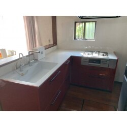 新しく窓を設置し暗く使いにくかったｷｯﾁﾝを明るく機能的なｷｯﾁﾝに取替ました。