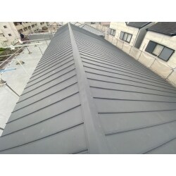 大阪市鶴見区　アパート　立平葺きへ屋根重ね葺き工事