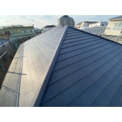 大阪市淀川区　スーパーガルテクトへ屋根重ね葺き工事