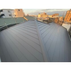 大阪市生野区　ガルテクト屋根重ね葺き工事