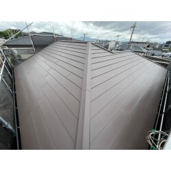 寝屋川市　スマートメタルにて屋根重ね葺き工事