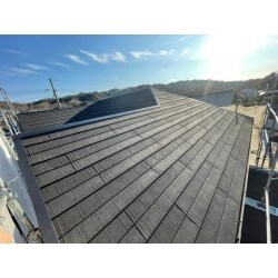 大阪府交野市　ディプロマットへ重ね葺き工事
