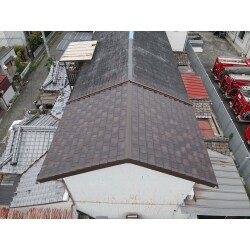 兵庫県尼崎市 ルーガ鉄平メタル仕様へ大屋根葺き替え工事