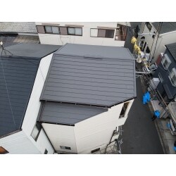 大阪府大東市　ガルテクトへ重ね葺き工事