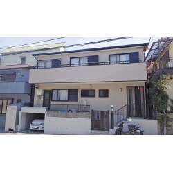 2液形アクリルシリコン樹脂塗料にて施工させて頂きました。
高耐候性に優れ、親水化技術で低汚染性を実現し、弱溶剤系であるため臭気がマイルドで施工中も臭いを気にせず普段通りに生活して頂けます。