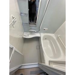 リクシル　リノビオの特徴として
ゆったりできるバスタブ、さっと浴びられるシャワーを兼ね備えたタイプ。収納もカウンターもお好みにアレンジして使えるフレキシブルなバスルームです。