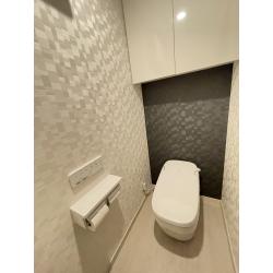 リクシル　サティスGの特徴として
尿の飛び散りや着水音を抑える「泡クッション」汚れを防いでお掃除ラクラク「アクアセラミック」
強力な水流で少ない水でもしっかり洗浄「パワーストリーム洗浄」 
お手入れも簡単！ 除菌・消臭ができる「鉢内除菌」