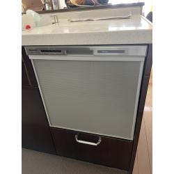 Panasonicのビルトイン食洗器　M9シリーズの特徴としては、洗うと同時にしっかり除菌、かしこく節水＆省エネ。３つのセンサーの連携による12パターンの細かいセンシングで、状況に最も適した運転制御を実現しました。
食器や汚れの量をセンサーで検知し、室温に合わせ、乾燥時間やすすぎの回数、加熱量を抑えて運転します。さらにフルオートオープンで、2回ノックすると自動でフルオープンします