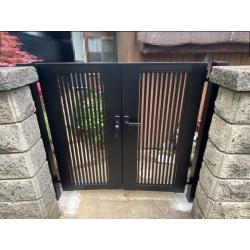 錆びてしまった門扉の交換と一緒にフェンスも取替えました