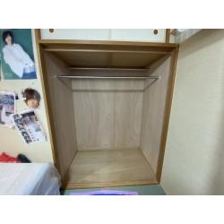 上部の空間にパイプを付けることによって、出し入れ等スッキリと整頓しやすくなりました