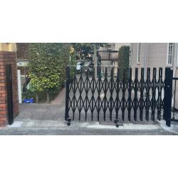 アコーディオン門扉交換工事