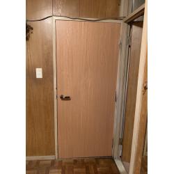 防音室のドアが古くなったので交換依頼がきました。
工事自体、半日ほどで交換完了いたしました。