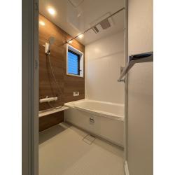 住宅省エネ２０２５事業を活用し、水回りなどをリフォームしました。
最新の省エネ設備を導入し、快適さと環境性能を両立。
補助金制度を上手に活用し、理想の住まいを実現しました。