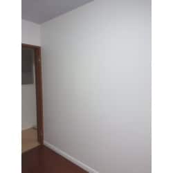 洋室を２部屋に分けるために、間仕切り壁を工事しました。壁は遮音ボードと断熱パネルを設置しました。