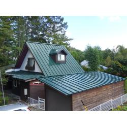 屋根の防水性・遮熱性を回復し、基礎の構造クラックも補強工事でしっかり対策。見た目の美しさだけでなく、建物の“足元から上まで”安心できる住まいへと生まれ変わりました。