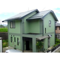 凍害で傷んだ外壁を張り替え・補修し、全体を高耐久塗装で仕上げることで、防水性と耐久性が大きく向上。これからの厳しい冬でも安心して暮らせる外観へと生まれ変わりました。