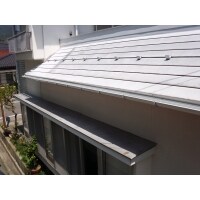 たわんでいたら要注意、雪の重みで雨どいが壊れる事があります。
