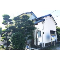 木目から白色に外壁塗装を施し、見た目の一新をしました。