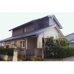 新築のような外観に生まれ変わり、すっきりとおしゃれな壁面になりました。