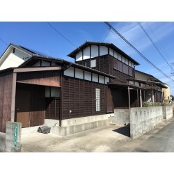 外壁、漆喰部、木部の塗装をしました。