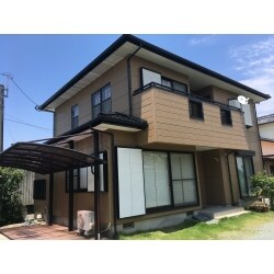 屋根外壁の塗装工事を行いました。
