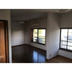 6帖二間の間仕切り壁を撤去し、二部屋を一部屋にしました。
