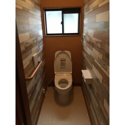 トイレの交換と、壁クロス、床CFの張替を行いました。