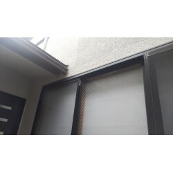樋からの雨水とシロアリによって劣化が進んでいた屋根や外壁、サッシ部分、柱や鴨居の修繕を行いきれいになりました。シロアリで傷んだ柱や鴨居は、青森ヒバでシロアリに強い材に入替しました。
