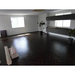 店舗事務所のコンクリ床の不陸調整をし、CFシートを張りました。(CFシートはお客様がすでに購入してあったものを使用)