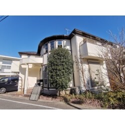 外壁は高耐久シリコン塗料の関西ペイントのダイナミックトップ、屋根は水谷ペイントの快適サーモSiという遮熱シリコン塗料の組み合わせです。