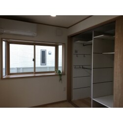 奥様の寝室用に約6畳の洋間を増築しました。