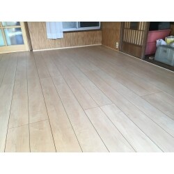 和室の畳及び下地材が白蟻の被害に遭い、床が座屈した為、フローリングに変えました。