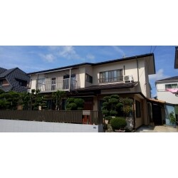 外部は屋根、外壁、一部サッシ、玄関引戸、一部サッシなどリニューアル、内部はキッチン廻り中心に床などのリフォームを行いました。