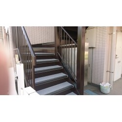 劣化した階段をきれいに！
