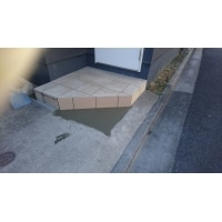 大田区 S様邸 玄関前タイル貼り替え・土間打ち