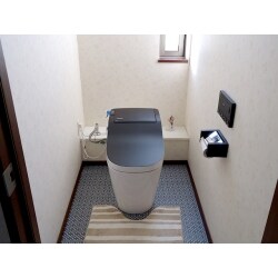 基本的に黒と白を基調としたトイレ空間をご提案