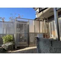 ペットを自由に放す為に明るく圧迫感のないフェンス取付工事