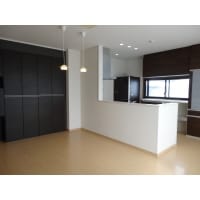 対面式オープンキッチンと壁面大収納で快適生活