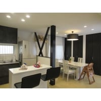 筋交いを活かした開放的なリビングダイニングへ