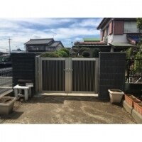 愛知県豊川市で壊れてしまったゲートを門扉に取り替えました。
