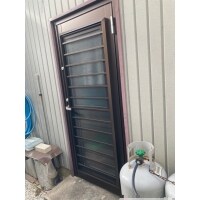 豊川市にて、古くなった勝手口ドアを取替しました!