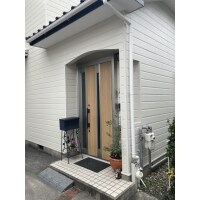 【豊橋市】古くなり結露が激しい玄関をリフォーム