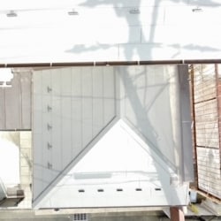 瓦屋根から遮熱性・断熱性にも優れているスーパーガルテクトへ葺き替え工事をしました。